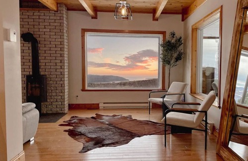 Baie-St-Paul House | Idyllic Nature Retreat | Hot tub & Scenic Views