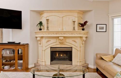 Arbour Lake Apartment | Il Veneto:3BR,2BA,C-Air,IRSauna,BBQ,Sleeps 8,Cozy