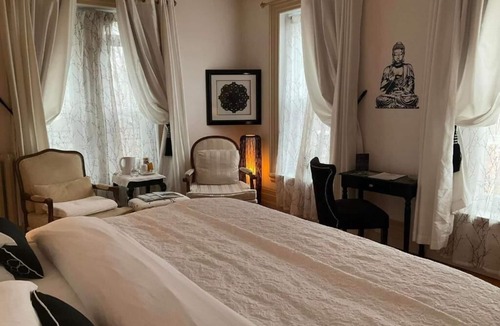 Sherbrooke Bed & Breakfast | Ile De Garde B&B