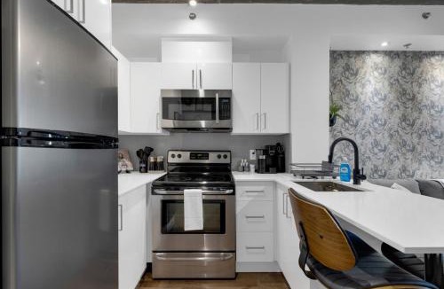 Milton Park Apartment | Impeccable Parc Avenue Pad With Parking
