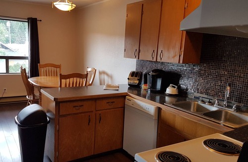 Blarchmont Apartment | ♥ ☆ INDOOR COMFORT IN AN OUTDOOR PARADISE ☆ SLEEPS 4♥