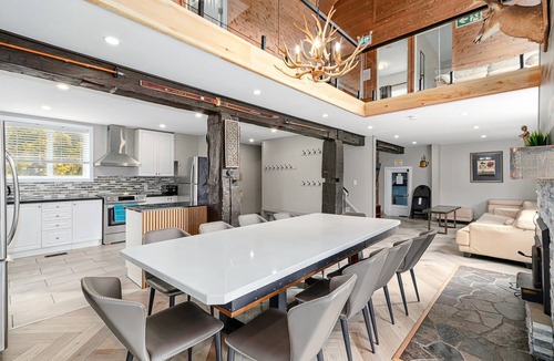 The Blue Mountains Ski Chalet | Indoor heated pool and Sauna- 8 Bedroom Chalet "Left Bank Onsis" @ Blue Mountain