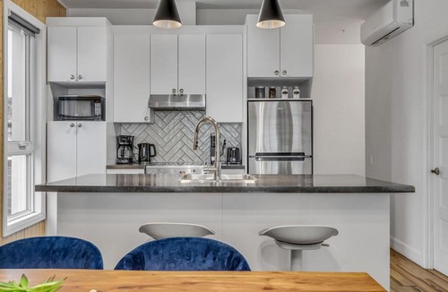 La Cite-Limoilou Apartment | Initial Artsy Québec