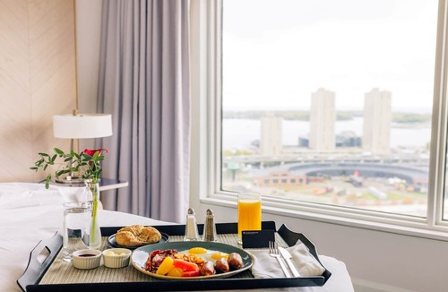 Toronto Entertainment District Hotel | InterContinental Toronto Centre by IHG