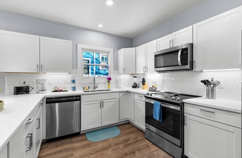 Near East Side House | Inviting 4BR 2 5BA Downtown Home With Ample Space