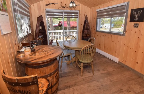 Lac-des-Plages Ski Chalet | Jack Daniel's