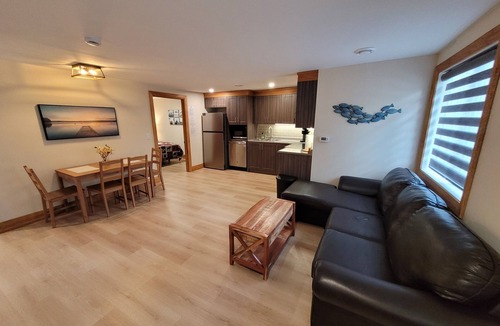 Petawawa House | Jack Pine Cabin at Pine Ridge Park