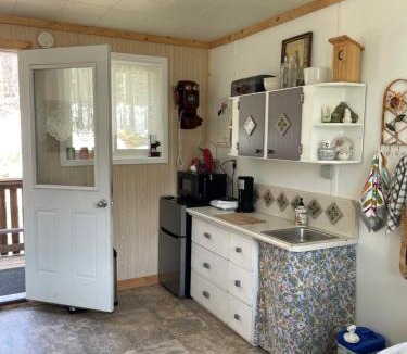 Jade City Bed & Breakfast | Jade City Dog House