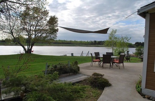 Shediac Bridge Cottage | Jigger's - Spacious Beachfront Cottage