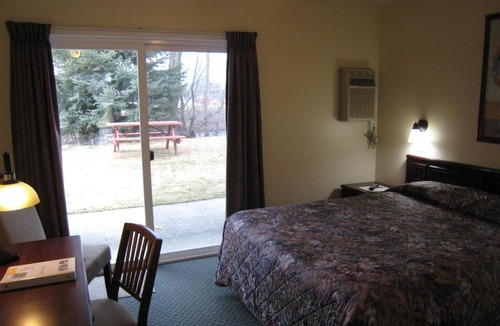 Grand Forks Hotel | Johnny's Motel