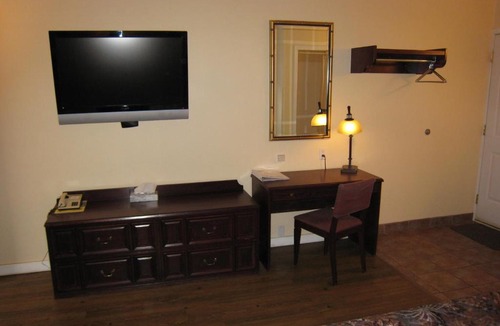 Grand Forks Hotel | Johnny's Motel
