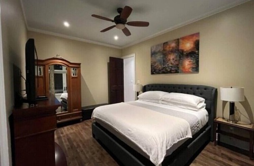 Jordan Harbour Bed & Breakfast | Jordan Station, Private King Suite with Parking & Harbour/Lake Views