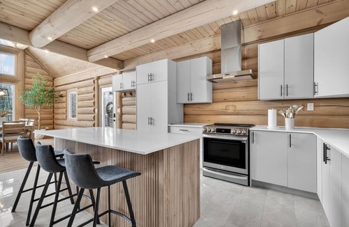 Amherst House | Kanata Tremblant: Ultra Luxury Modern Oasis