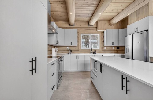 Amherst House | Kanata Tremblant: Ultra Luxury Modern Oasis