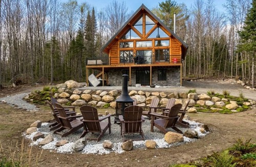 Amherst House | Kanata Tremblant: Ultra Luxury Modern Oasis