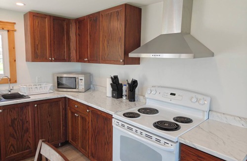 Kirkfield House | Kawartha Cottage | Canal Lake | Fire Pit + A/C