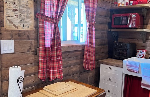 Foothills County Cabin | Keionna Riverside Cabin - Private Cabin