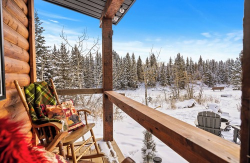 Foothills County Cabin | Keionna Riverside Cabin - Private Cabin