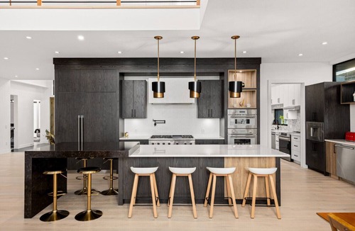 Southwest Mission House | Kelowna Retreat | Pool, Views, 5 ensuites
