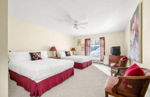 East Kootenay Apartment | Kimberley Escape: 1BR+Studio w/Hot Tub, Pool, BBQ