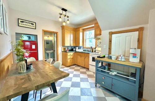 Bridgewater Apartment | King Bed Apt in Bridgewater near River and Trails