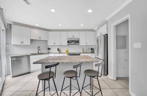Charlotte House | King Bed - Large Yard - Near UNCC - Concord Mills