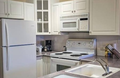 East Kootenay Apartment | King bed/Patio/Golf/Ski resort nearby