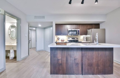 Oro-Medonte Condo | King Suite – Sauna, Kitchen & heated Pool