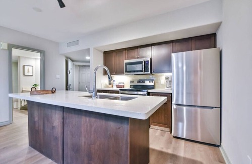 Oro-Medonte Condo | King Suite – Sauna, Kitchen & heated Pool