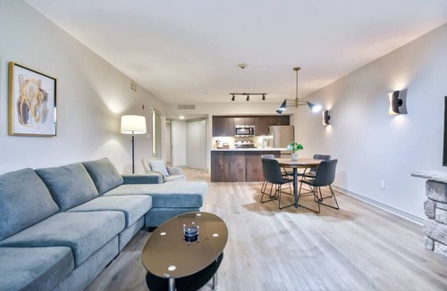 Oro-Medonte Condo | King Suite – Sauna, Kitchen & heated Pool