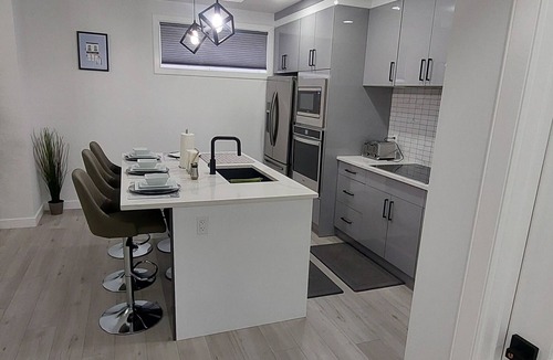 Spruce Grove House | Kingsbury Oasis-2 Minutes from the Highway