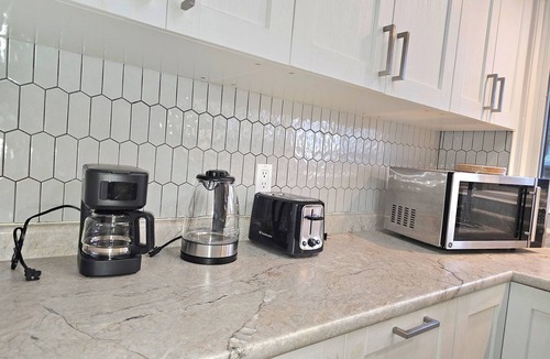 Jasper Place House | ✅Kirvia's retreat ✅ "Entire home" ✅ 8 minutes to West Edmonton Mall.✅