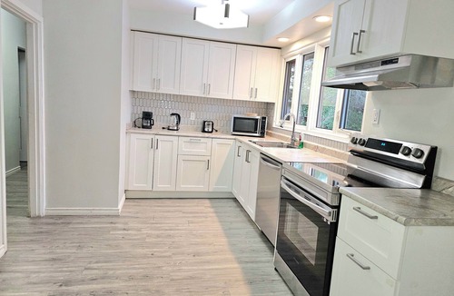 Jasper Place House | ✅Kirvia's retreat ✅ "Entire home" ✅ 8 minutes to West Edmonton Mall.✅