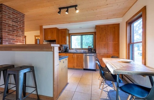 Golden House | Knotty Pine Lodge