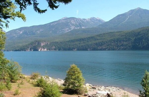 Kaslo Cottage | Kootenai Hideaway Lakefront Cabin