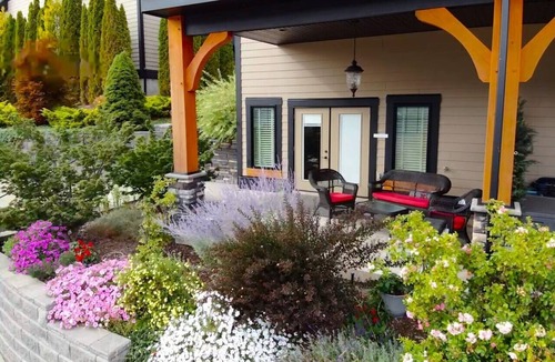 Balfour Apartment | Kootenay Wild Guest Suites - West Arm Suite