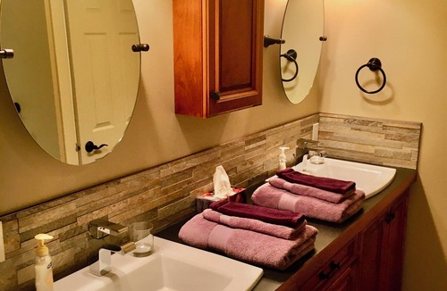 Balfour Apartment | Kootenay Wild Guest Suites - West Arm Suite