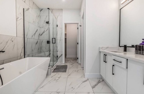 Southwest Edmonton House | Kozy In Keswick (Entire Home)