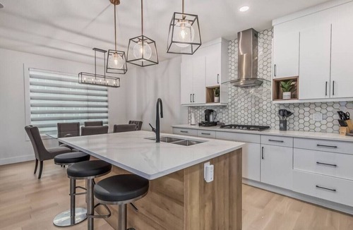 Southwest Edmonton House | Kozy In Keswick (Upper Suite)