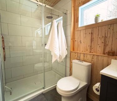 St-Augustin-de-Woburn Ski Chalet | KØZY mini-chalets - Léonides