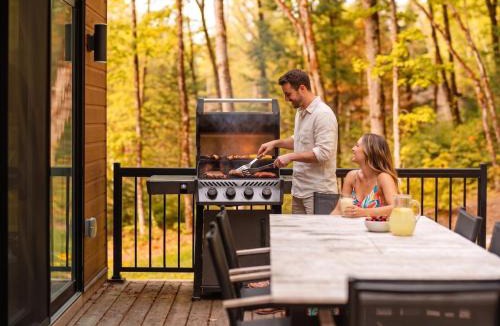 Pine Hill Ski Chalet | Légendaire Private Hot Tub, Games, BBQ, Carling lake