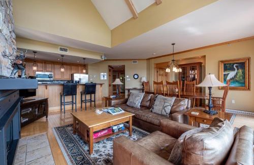 Mont-Tremblant Pedestrian Village Apartment | L'Altitude by Rendez-Vous Mont-Tremblant