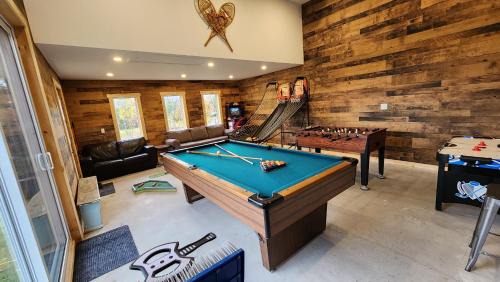 Pointe-au-Pic House | L'Ancestrale spa, vue, salle d'arcades