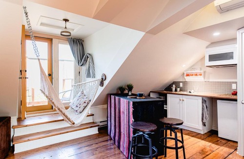 Laprairie House | L'auberge du QG