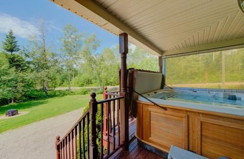 Petite-Riviere-Saint-Francois Ski Chalet | L'Escapade - Spa billard & foyer