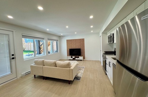 Langley House | L'espace Retreat. 2 Bedroom 1 Bathroom