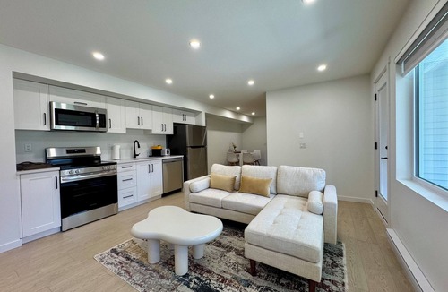 Langley House | L'espace Retreat. 2 Bedroom 1 Bathroom