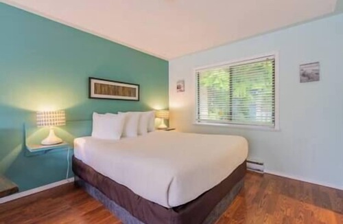 Alert Bay Cabin | (L) Standard Double Cabin (non pet friendly)