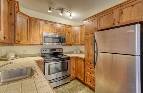 Mont-Tremblant Ski Chalet | La Bête Oasis: Cozy & Chic Chalet: Ski, Pool, Golf