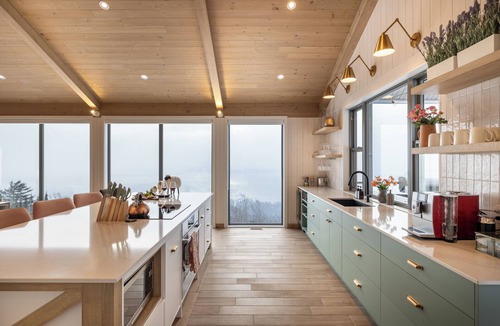 Saint-Joseph-de-la-Rive Ski Chalet | La Bergerie – 180° River View Spa Sauna